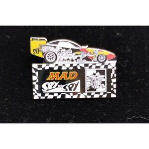 MAD Spy vs Spy Drag Racing Car Lapel Pin Cartoon‎ Collectible